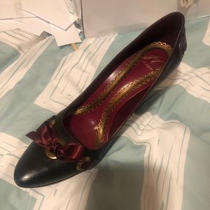 J Vincent “Honoria” Heels